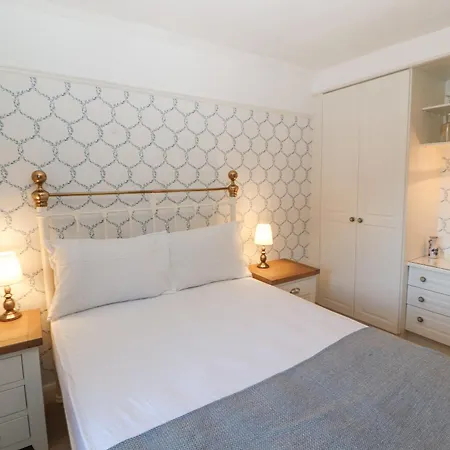 Ferndale House Tatil Evi *