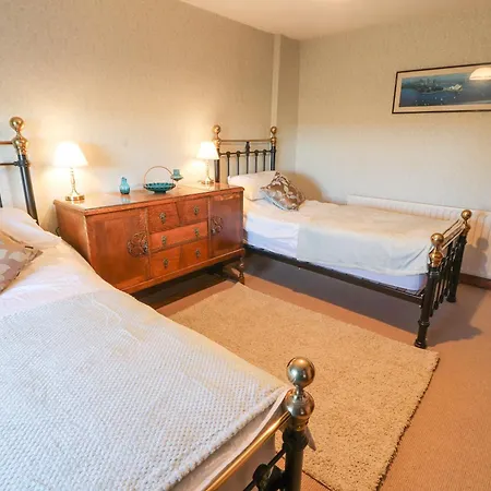 Ferndale House Tatil Evi